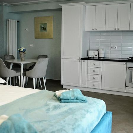 Ferienwohnung Myosotis Mamaia Studio By The Lake Exterior foto